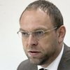 Власенко отрицает завершение досудебного расследования по делу об избиении экс-жены