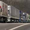 На границе с РФ выстроились очереди из фур из-за новых правил таможни