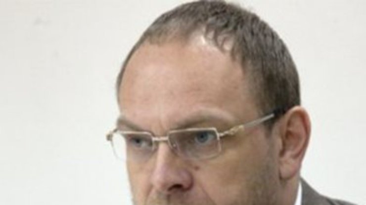 Власенко отрицает завершение досудебного расследования по делу об избиении экс-жены