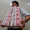 Китаец подарил невесте 102 килограмма наличных