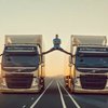 Ван Дамм сел на шпагат между двух Volvo