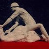 Автора скульптуры советского солдата-насильника будут судить