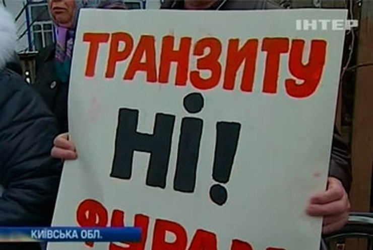 Жители Березани протестуют против транзита многотонных грузовиков через город