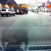В центре Киева с тягача слетел незакрепленный бульдозер
