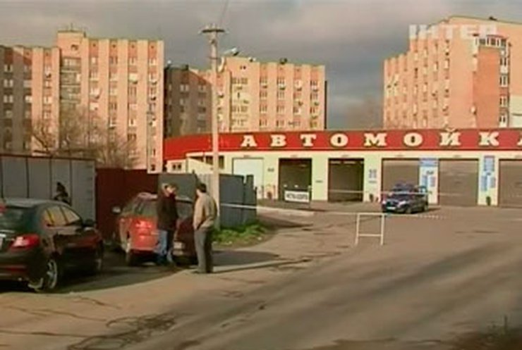 На автомойке в Луганске застрелили администратора и мойщика
