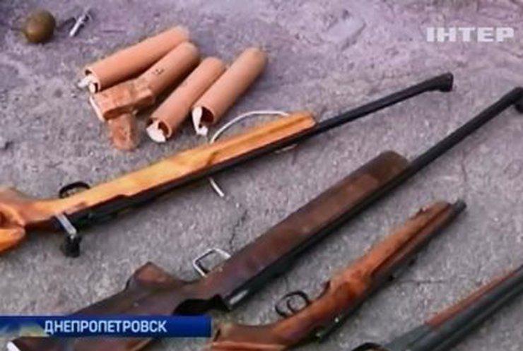 В днепропетровском гараже, принадлежащем свободовцу, нашли оружие и наркотики