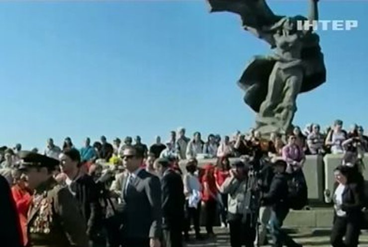 Мэр Риги хочет отомстить министру обороны за презрение к памятнику советским воинам
