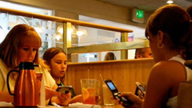 Ресторан под Иерусалимом предлагает посетителям 50% скидки за отключенные телефоны