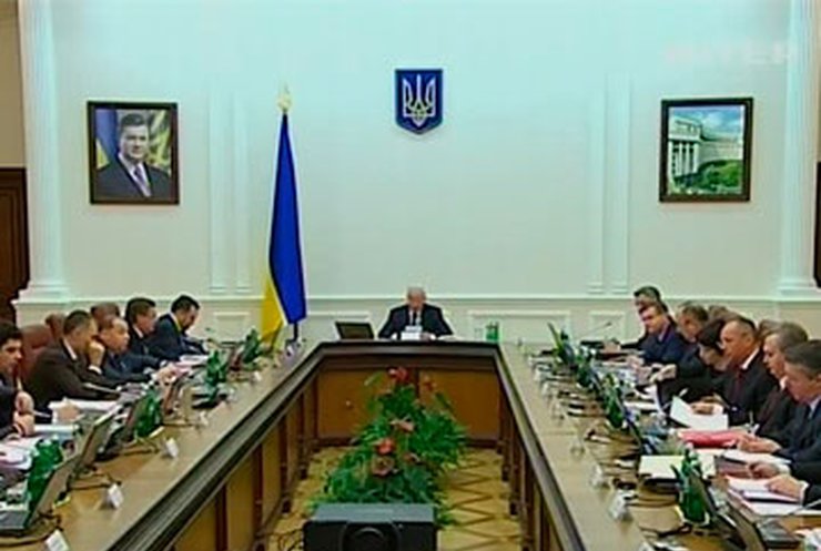 Украинский Кабмин решил приостановить подготовку к Ассоциации с ЕС