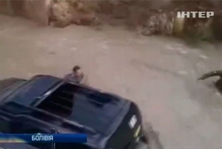 В Боливии двое военных курсантов утонули, вытягивая из реки авто командира