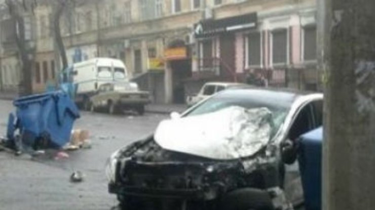 Убегая от ГАИ, одессит разбил четыре авто