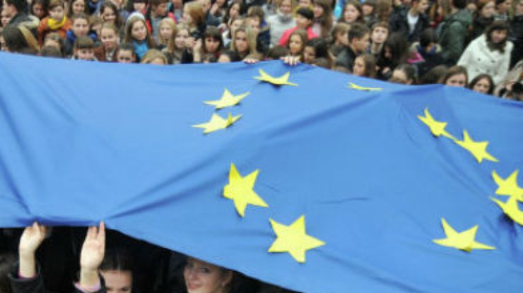 Около 10 тысяч львовян собрались поддержать евроинтеграцию Украины