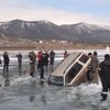 Русские умельцы достали из Байкала утонувшую машину