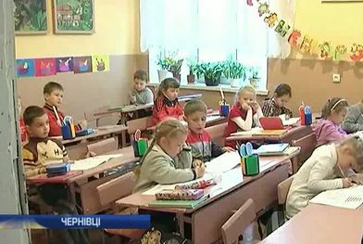 В буковинском селе никак не достроят школу. Дети учатся в доме культуры