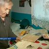 90-летний ветеран войны с сыном-инвалидом живут в полуразрушенном доме