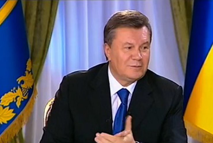 Янукович аплодирует тем, кто вышел на майдан, чтобы поддержать евроинтеграцию
