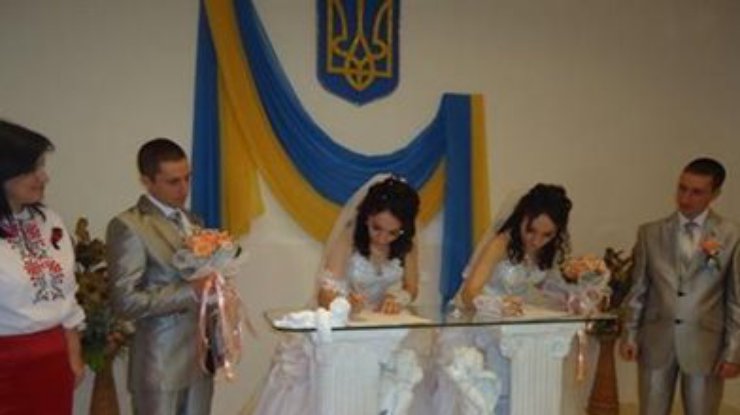 На Одесчине братья-близнецы женились на сестрах-близняшках