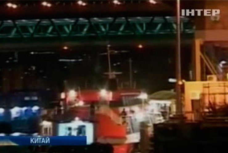 В Гонконге паром натолкнулся под водой на неизвестный объект: 85 раненых