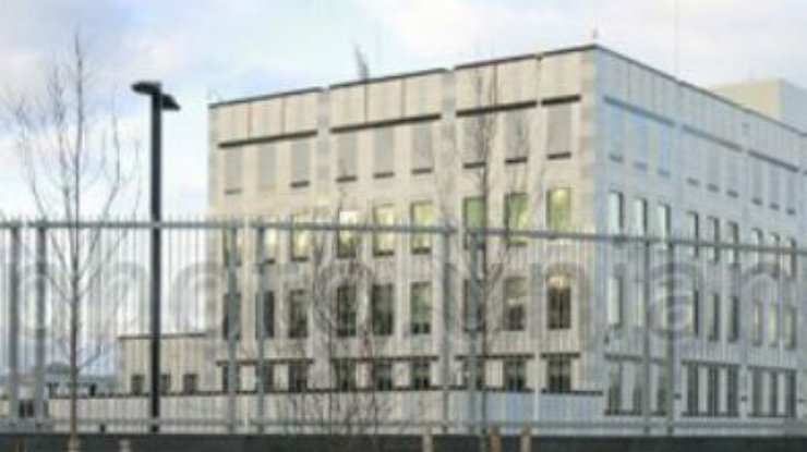 Посольство США призывает американцев избегать киевских митингов