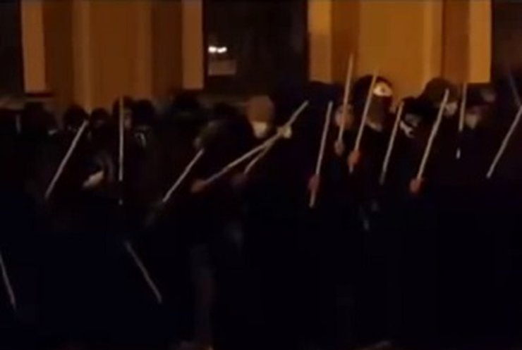Журналисты сняли видео тренировки ударной группы митингующих