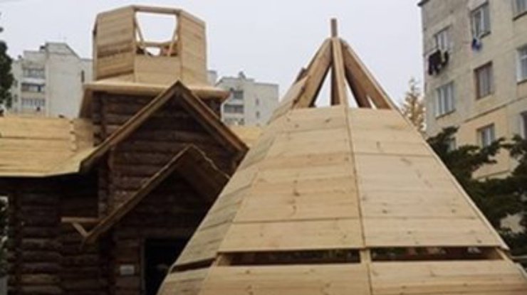 В Евпатории сгорел купол скандальной часовни Киевского патриархата