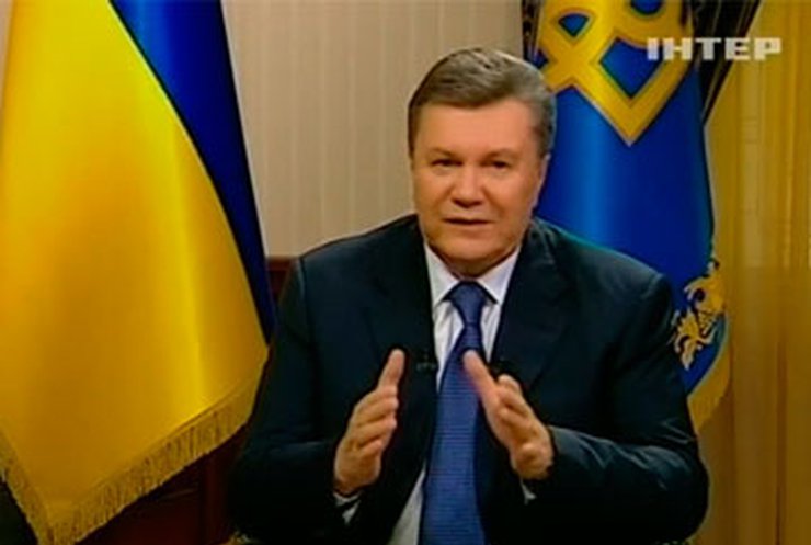 Янукович призвал власти и митингующих к миру и законности