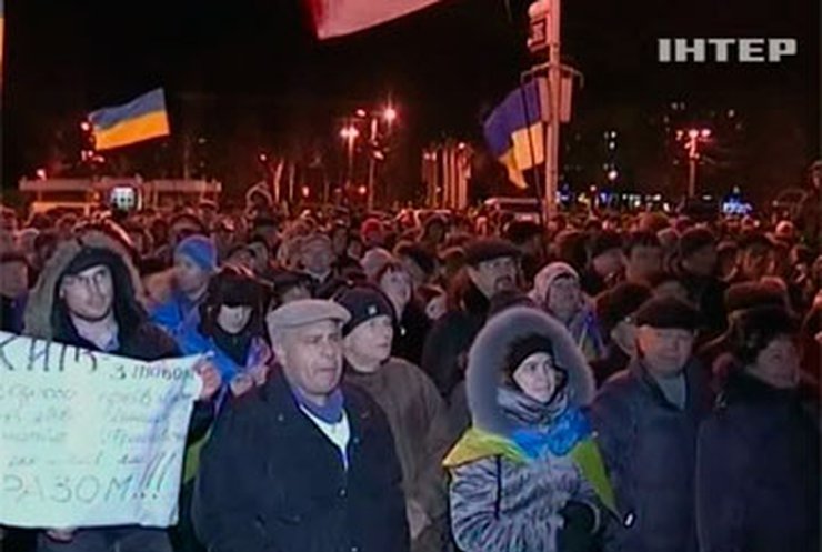 Участники запорожского майдана требуют отставки губернатора, мэра и правительства