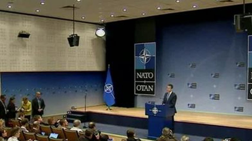 Генсек НАТО и госсекретарь США призвали украинских политиков начать переговоры