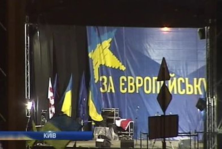 Киевский Майдан ждет подкрепления от фанатов "Карпат"