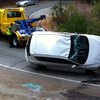 Во время переворота машины эвакуатор отправил ее в кювет