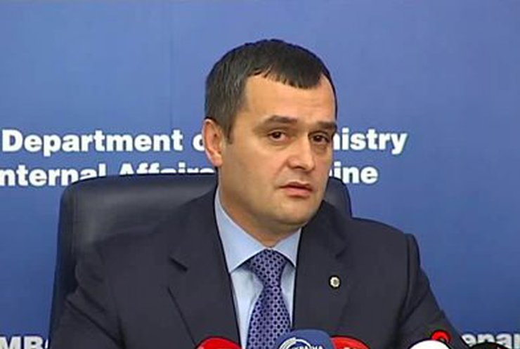 Министр МВД заявил, что в отставку не уйдет, пока не разберется в событиях на Майдане