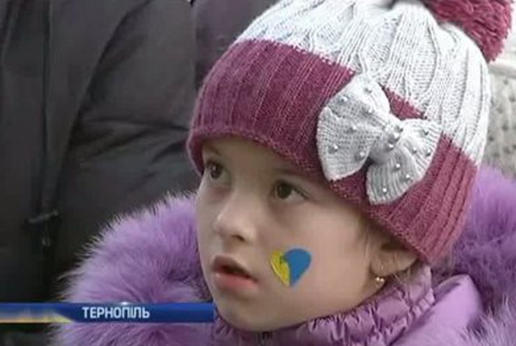 Тернопольский "евромайдан" не блокирует госучреждения