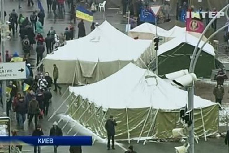 "Евромайдан" переходит в зимний режим