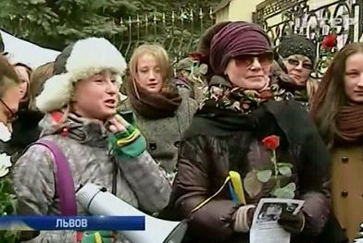 В городах Украины прошли свои "евромайданы"