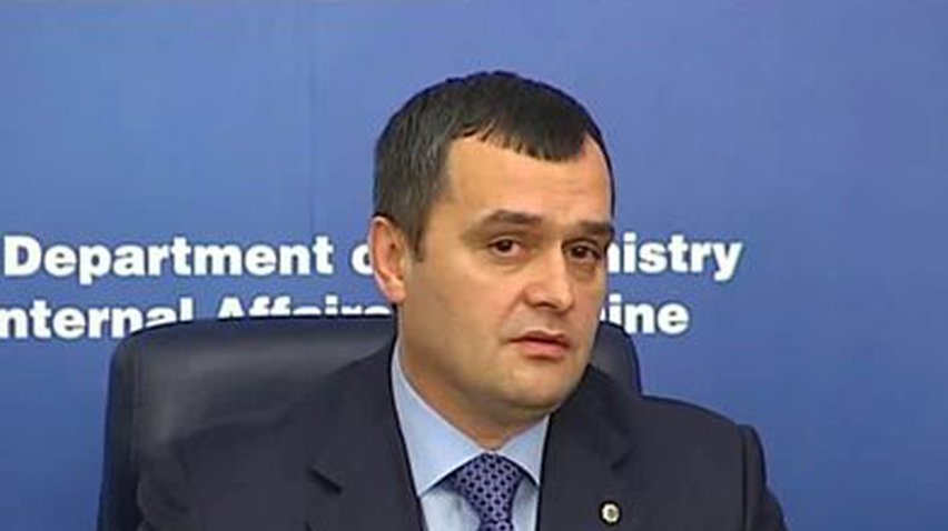 Министр МВД заявил, что в отставку не уйдет, пока не разберется в событиях на Майдане
