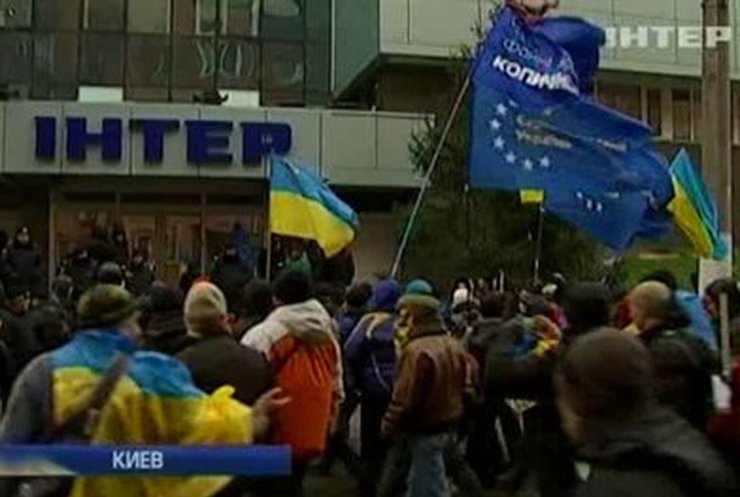 Митингующие в Киеве пикетировали три телеканала