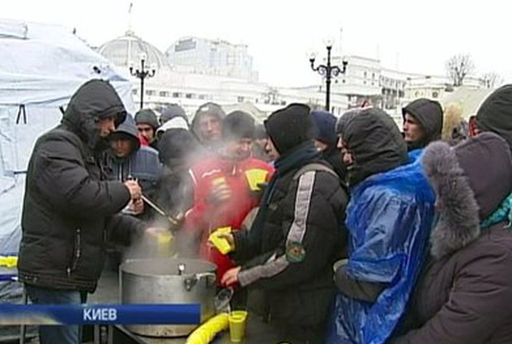 Палаточный городок в поддержку власти: Медпункт и кухня по расписанию - люди довольны