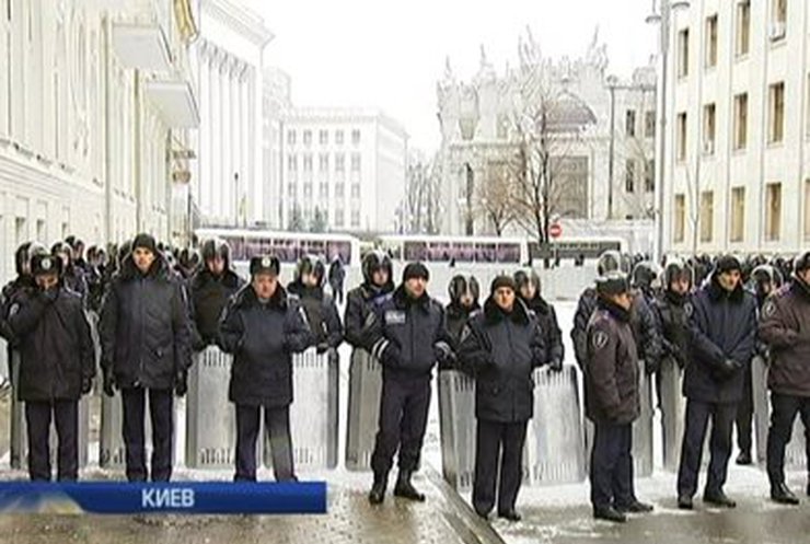 Евромайдан усиленно охраняют от провокаторов