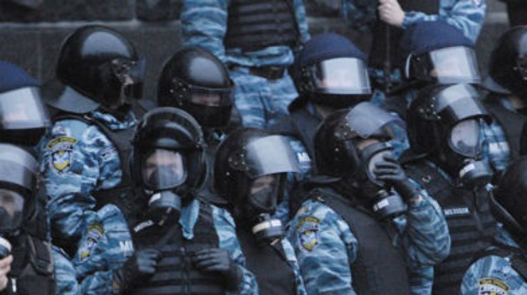 Майдан: Милиция пытается оттеснить митингующих. Активисты удерживают баррикады (добавлено видео)