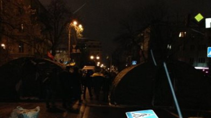 Митингующие держат блокаду на улице Лютеранской в Киеве
