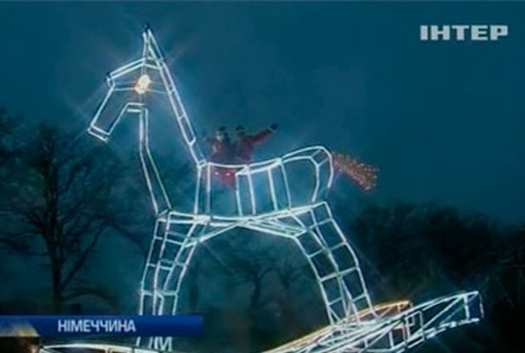 В Германии для Санта Клауса построили гигантского коня-качалку