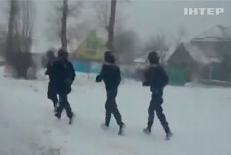 Заблокированная колонна автобусов спецназа прибыла в Киев