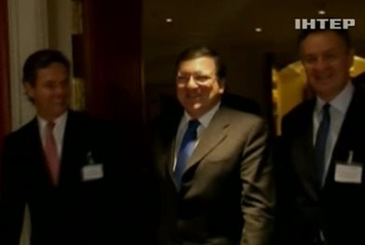 Янукович поговорил по телефону с Баррозу и Пан Ги Муном
