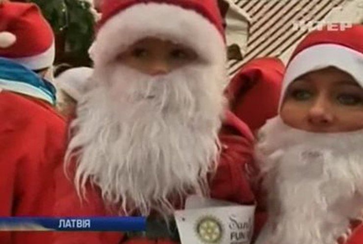 В Риге прошел благотворительный забег Санта-Клаусов