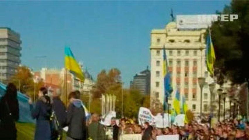 Солидарность с украинским "евромайданом" выразили в разных странах