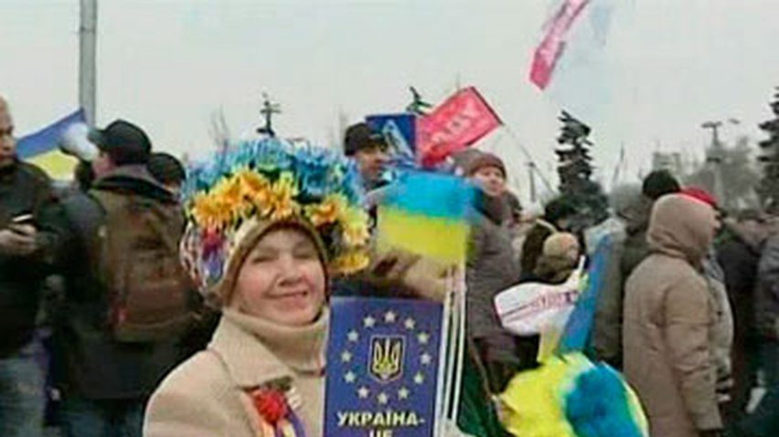 На запорожском Майдане митингующие освистали губернатора области