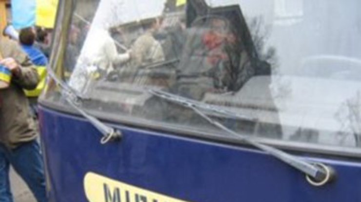 На Киев идет новая колонна автобусов с бойцами ВВ