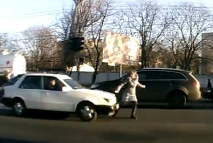 В Одессе автомобиль сбил женщину (18+)