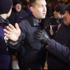 Активисты задержали пьяного мужчину у здания КГГА