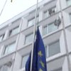 В Черкассах митингующие подняли флаг ЕС возле горсовета